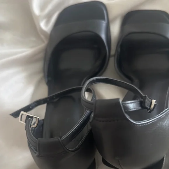 Gianni Bini Black Block Heel Sandals - Picture 6 of 6